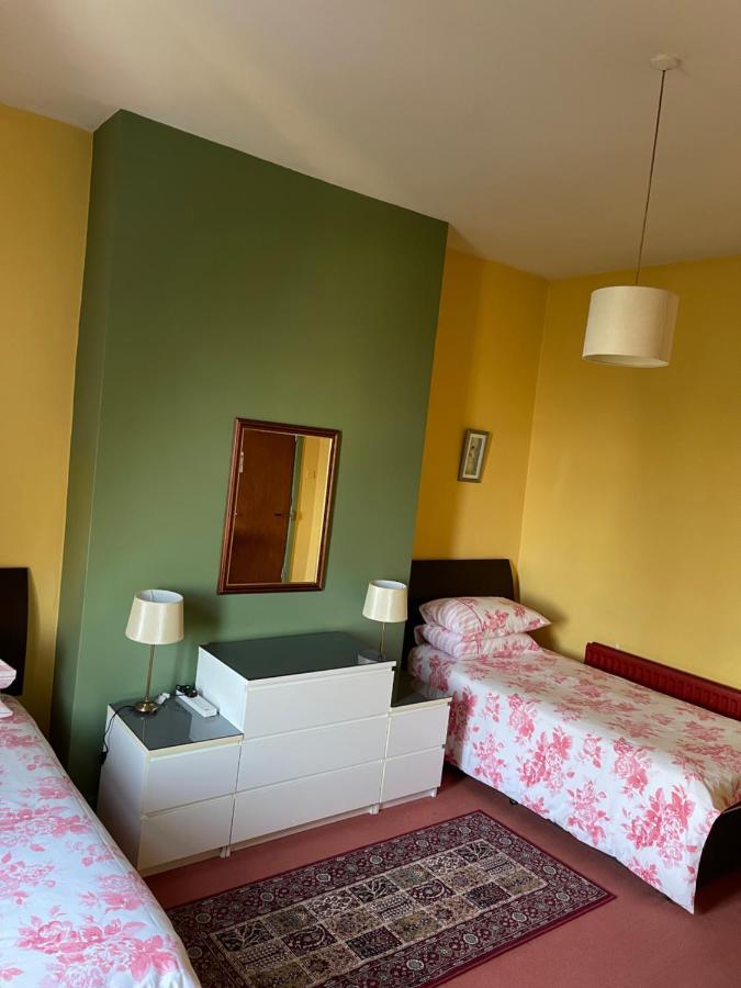 بلاكبيرن Chimneys Guest House المظهر الخارجي الصورة