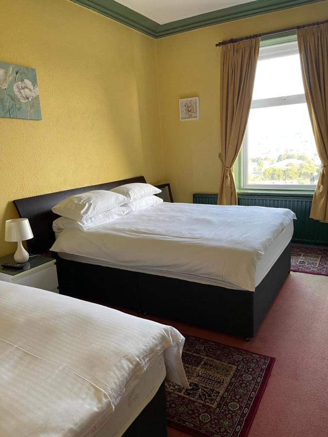 بلاكبيرن Chimneys Guest House المظهر الخارجي الصورة