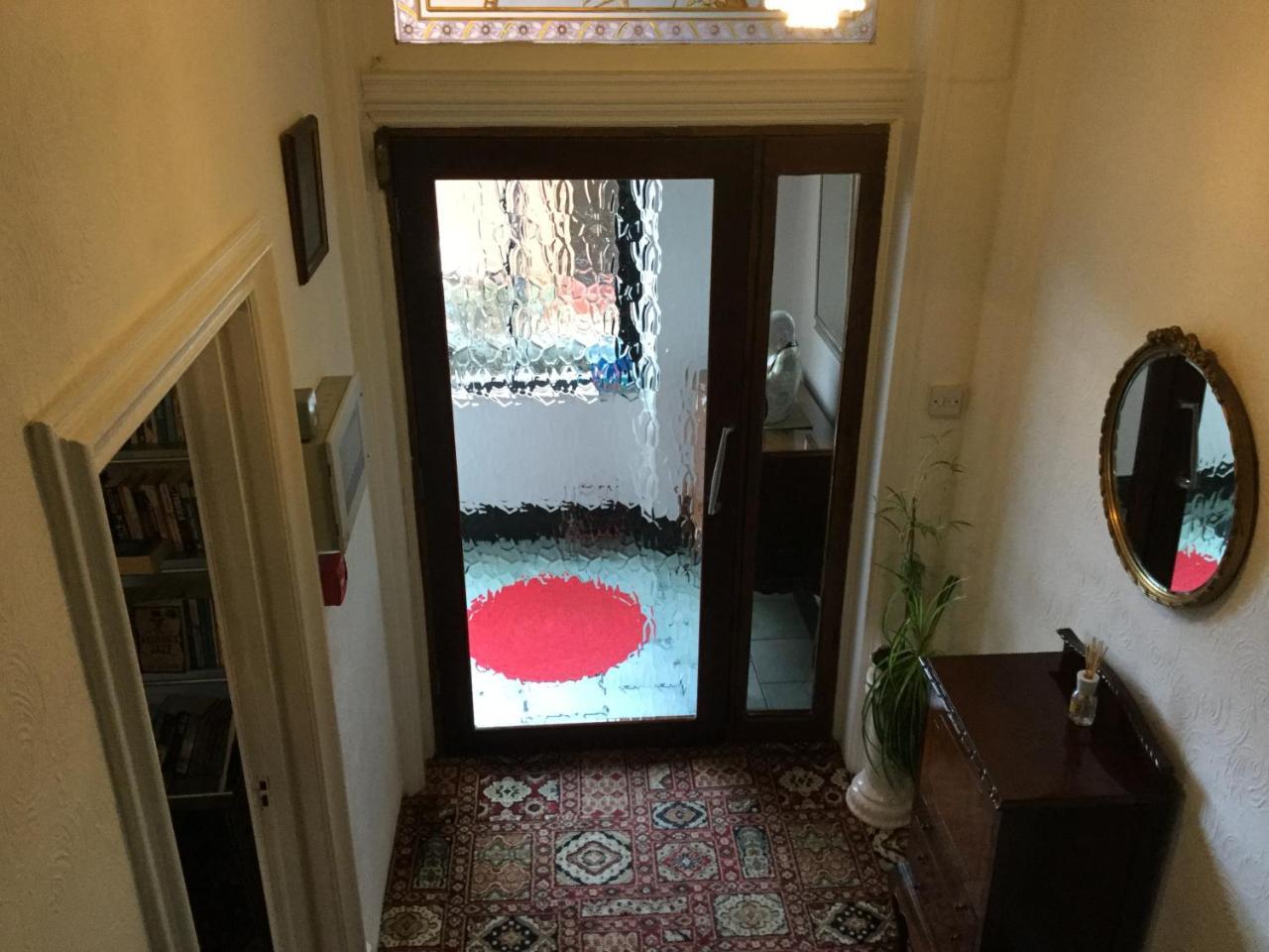 بلاكبيرن Chimneys Guest House المظهر الخارجي الصورة